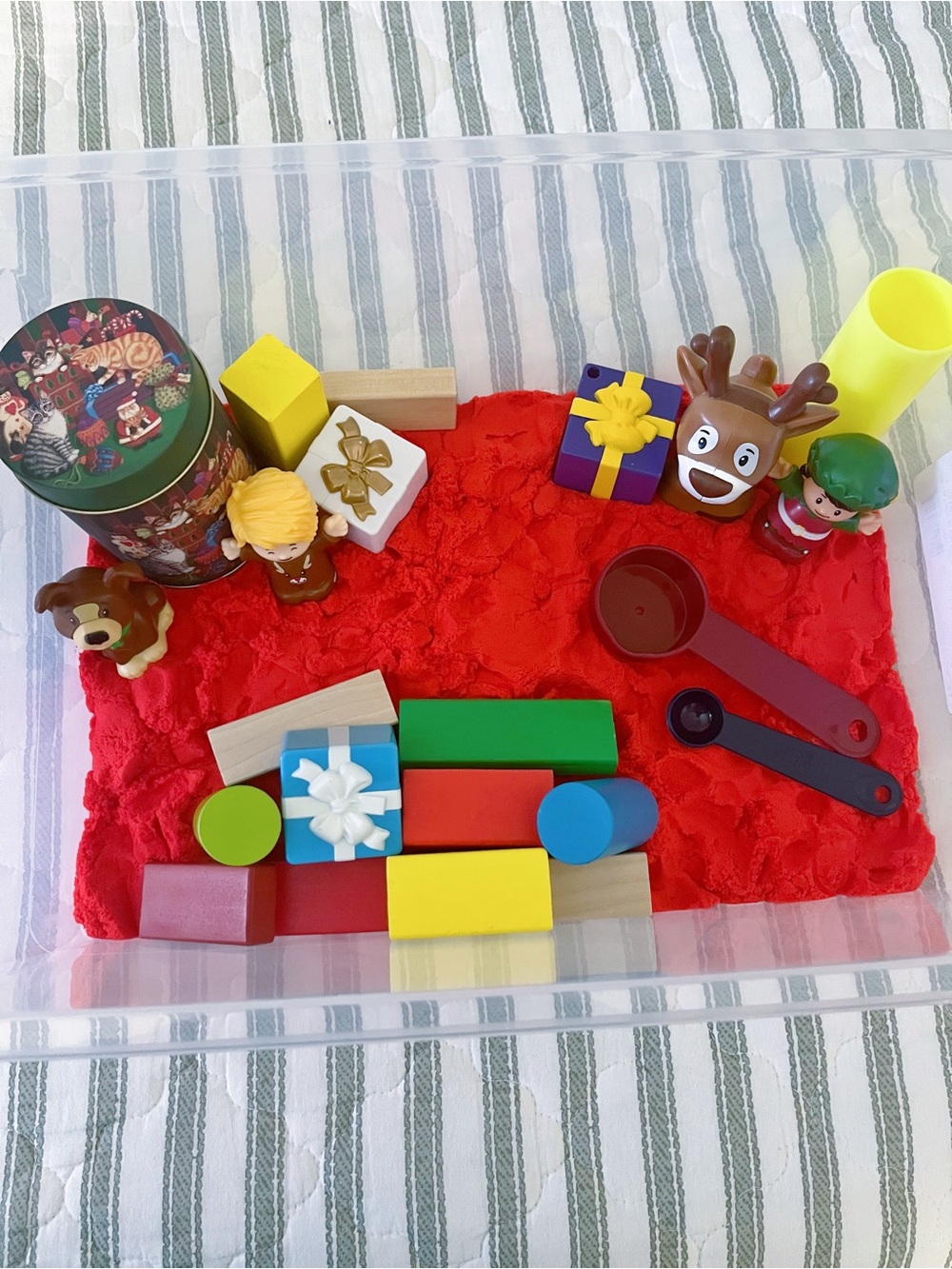Santa’s Little Workshop Sensory Kit - Kinetic Sand Kids Toys